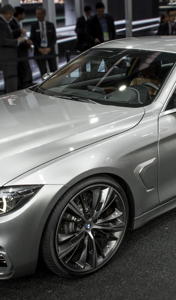 Серебряная BMW M4