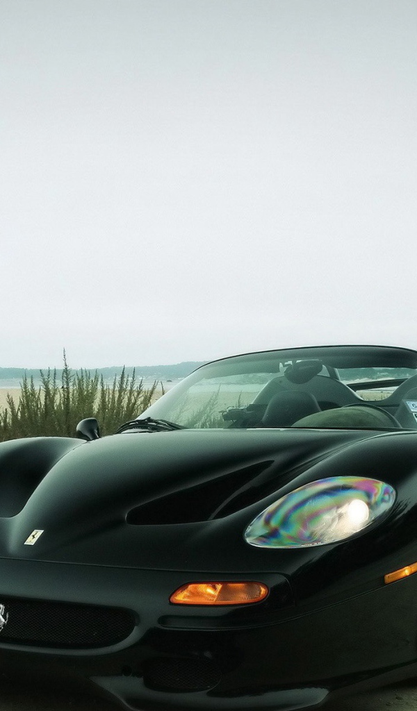 Ферари кабриолет на дороге