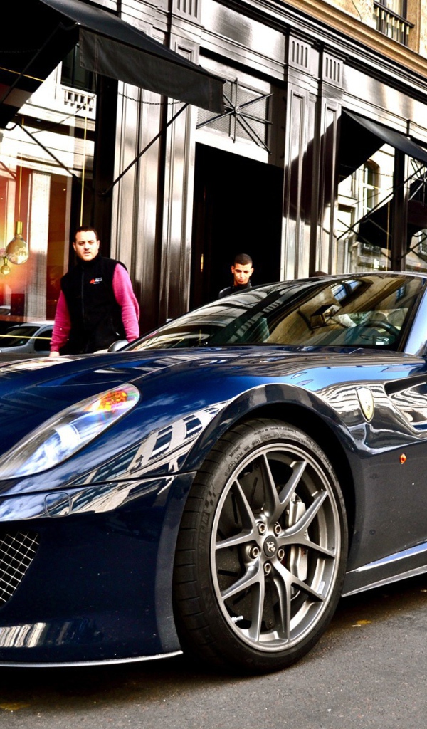 Автомобиль Феррари синий