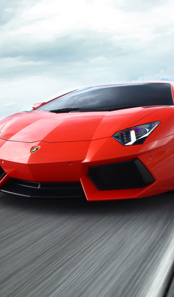 Lamborghini Aventador в движении