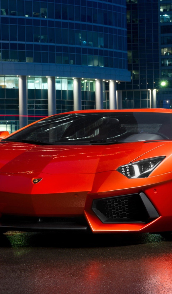Красный Lamborghini Aventador