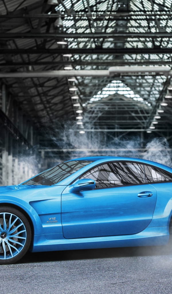 Мерседес на крутом повороте