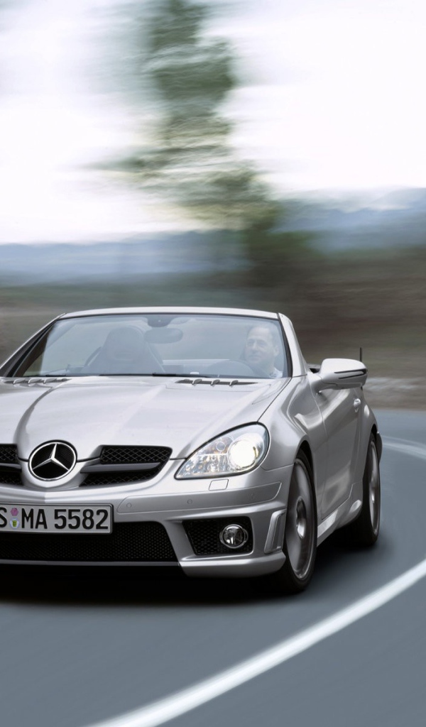 Мерседес бенц на повороте