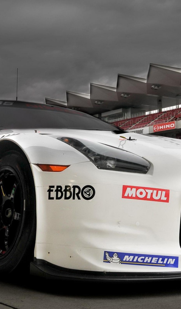 Автомобиль Нисан GTR