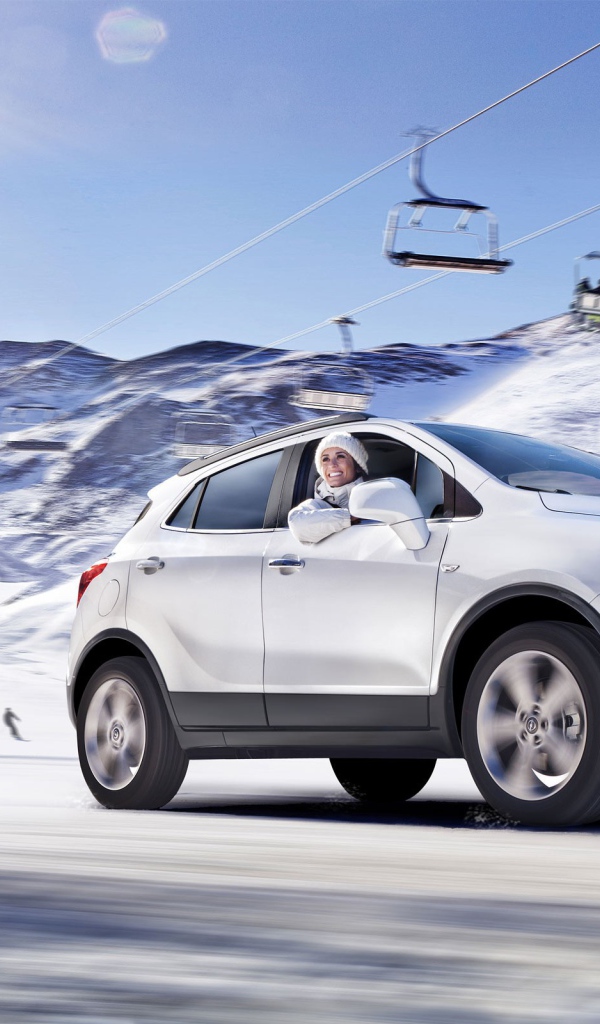 Девушка на белом Опеле