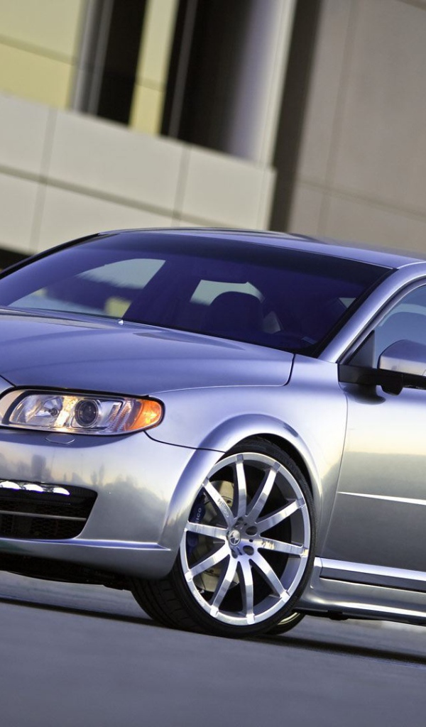 Удивительная Серебряная Volvo S80