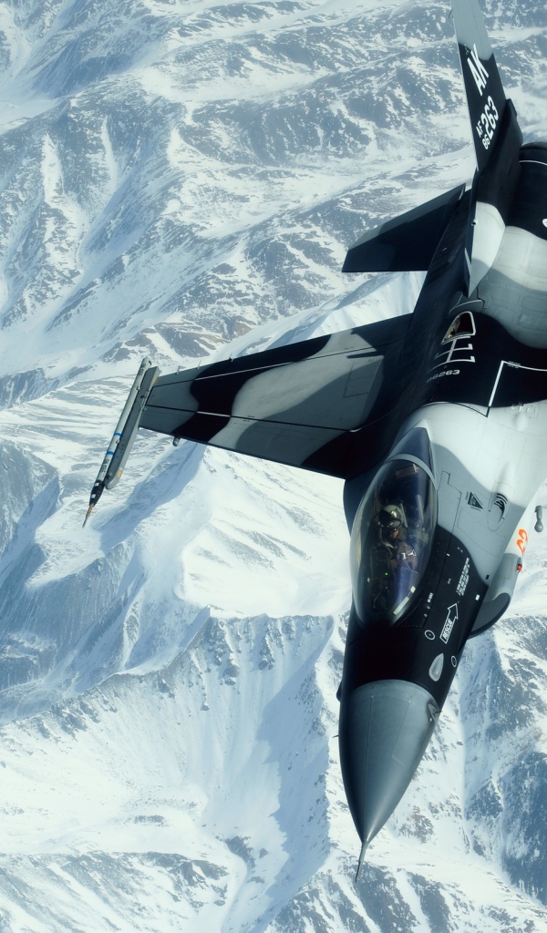 F-16 над горами