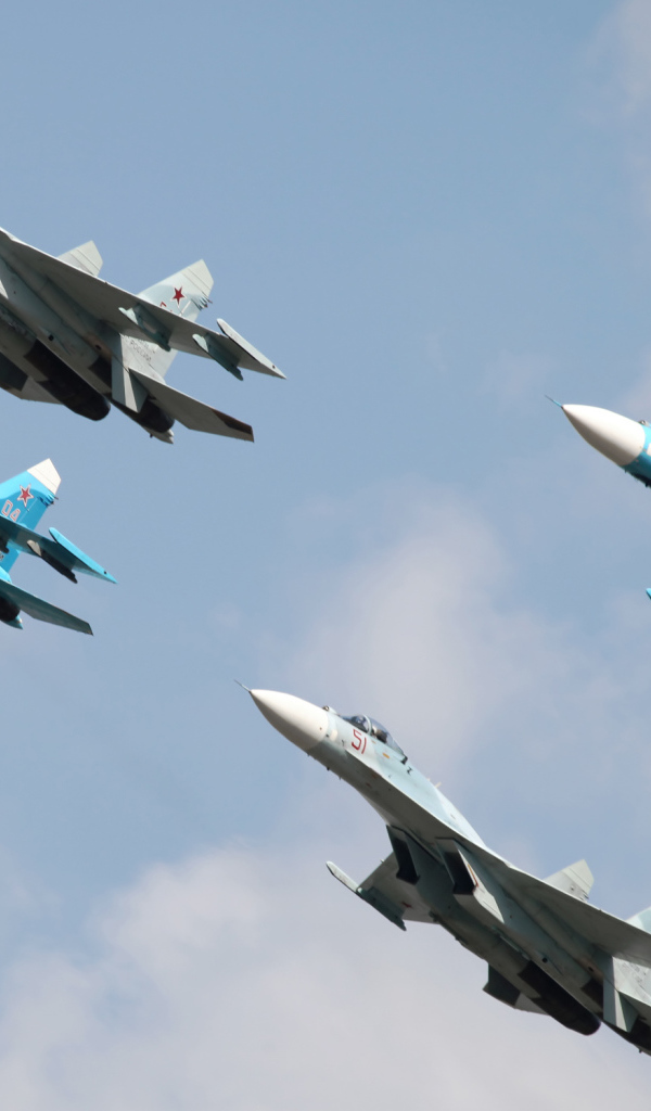 Четверка СУ-27 в небе