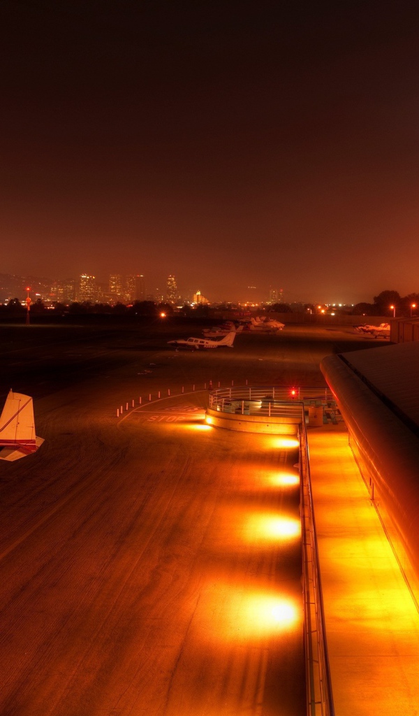 Ночной аэропорт