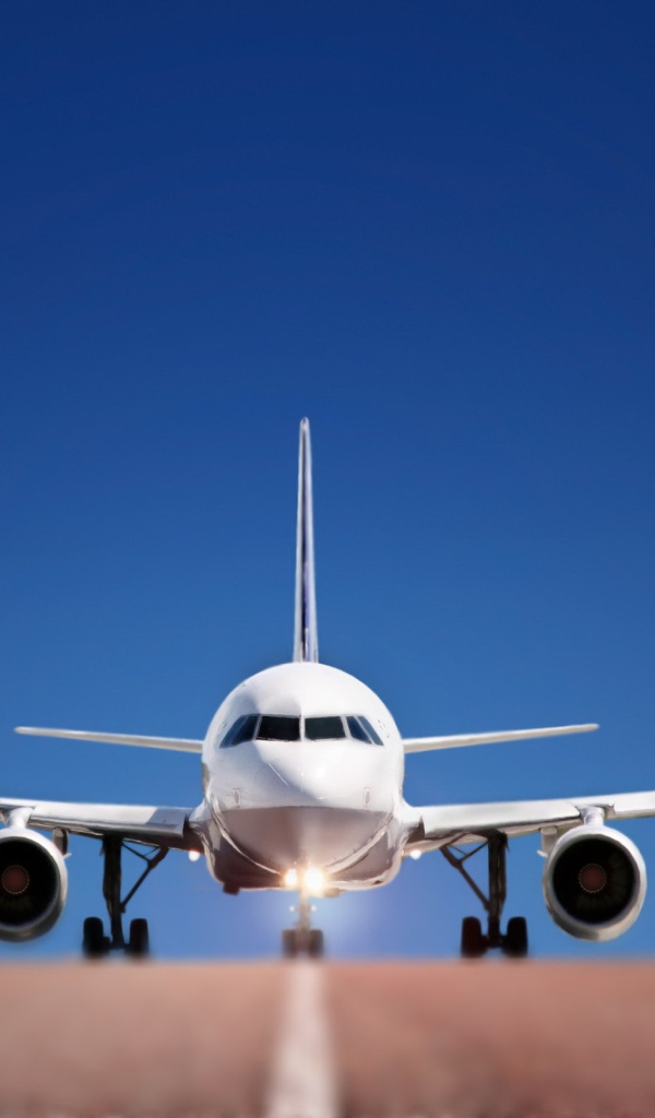 Взлет самолета с полосы