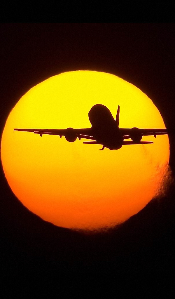 Самолет летит на луну