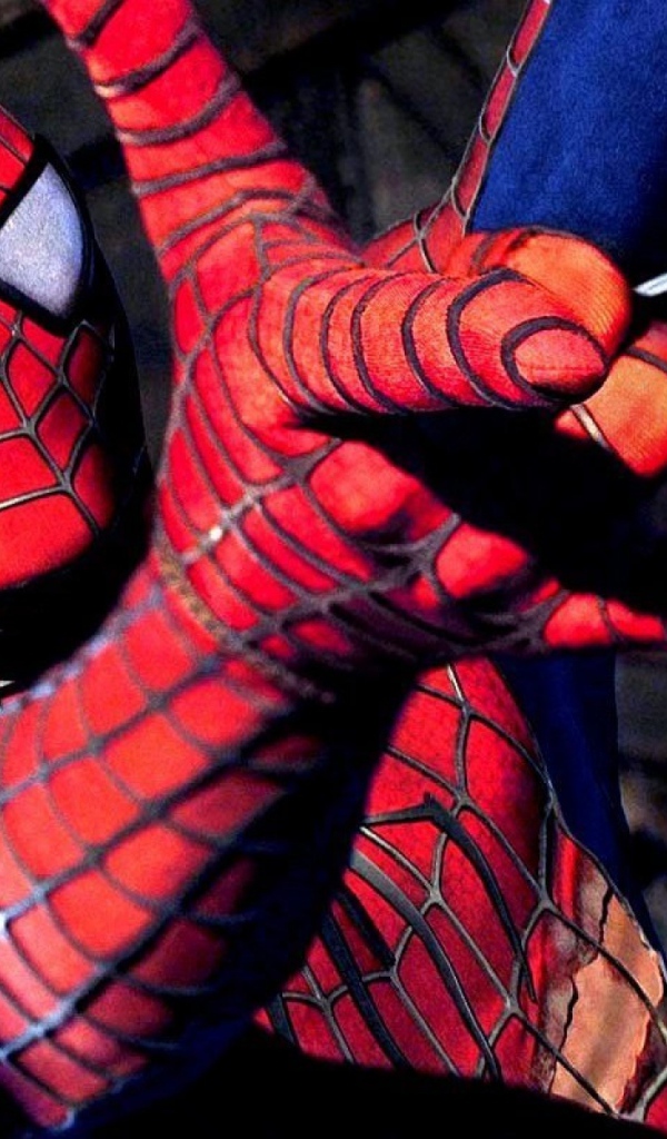 Человек-паук стреляет свою паутину