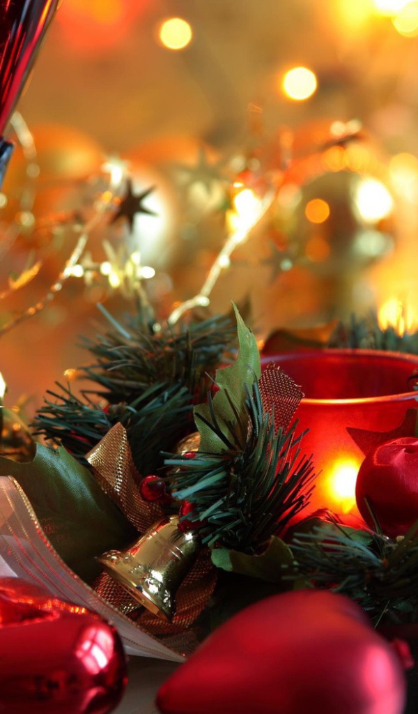 Рождественские украшения на столе