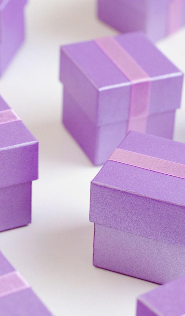 Фиолетовые подарочные коробочки на рождество