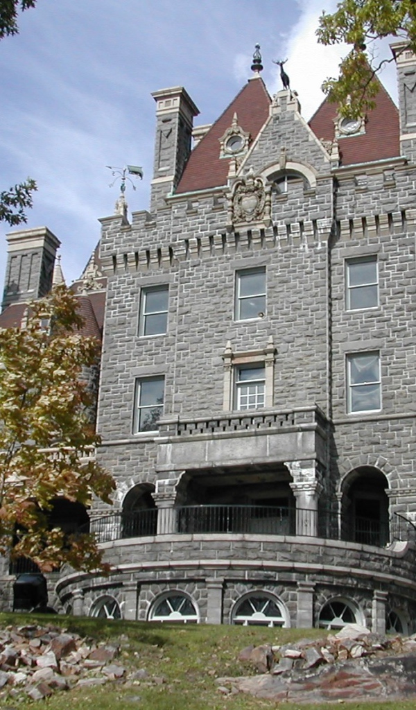 Замок с башнями