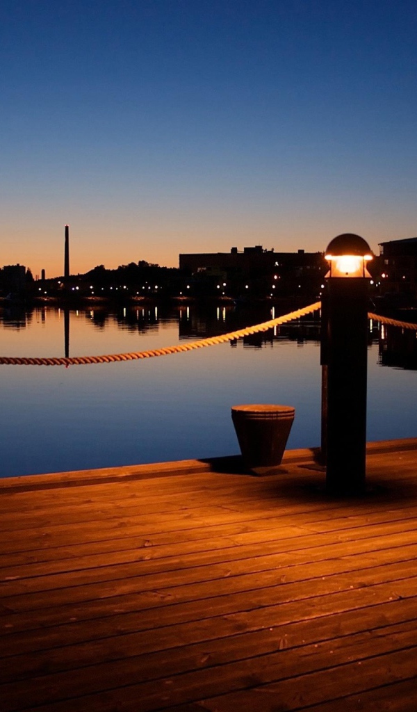 Городской причал ночью