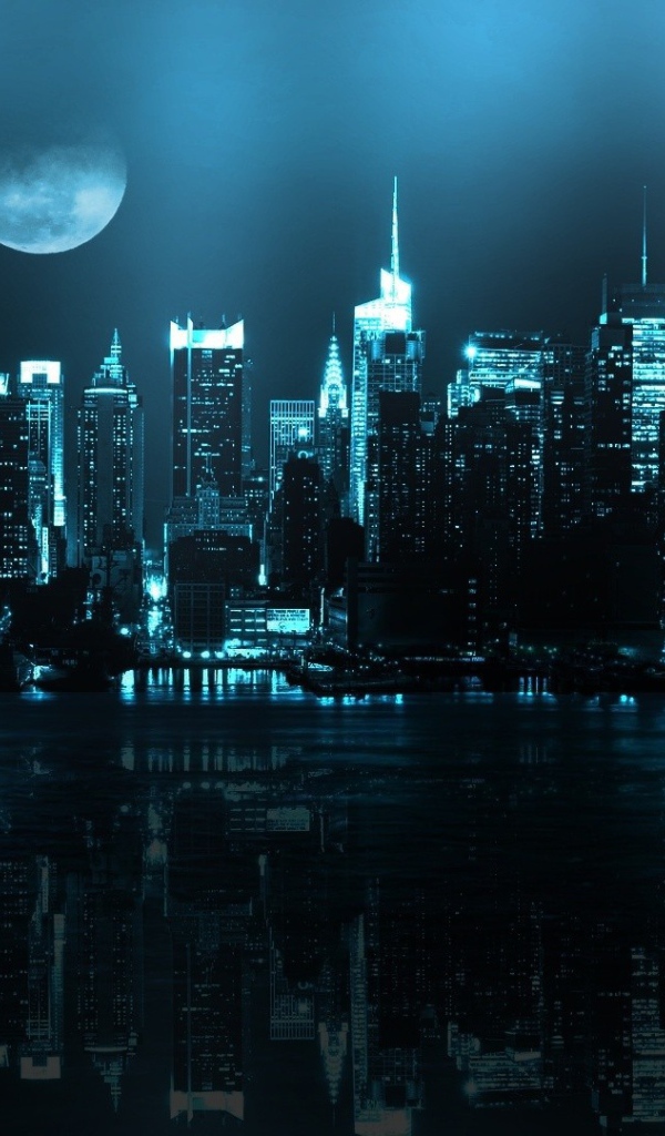 Луна над ночным городом