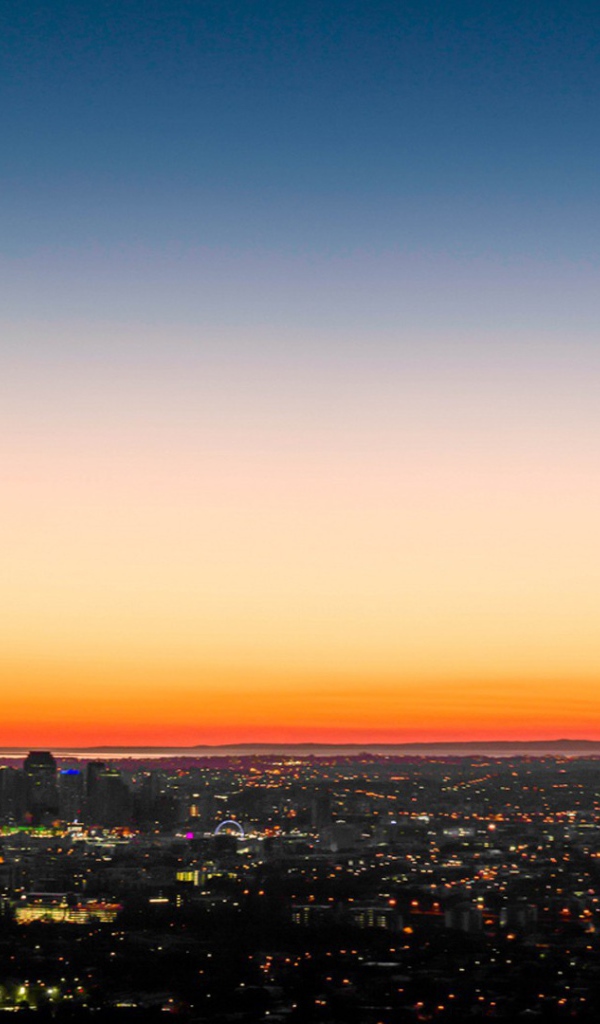 Городской пейзаж на закате