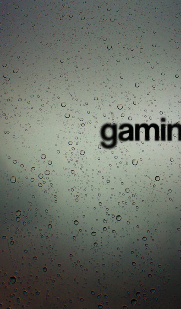 Капли на стекле с надписью