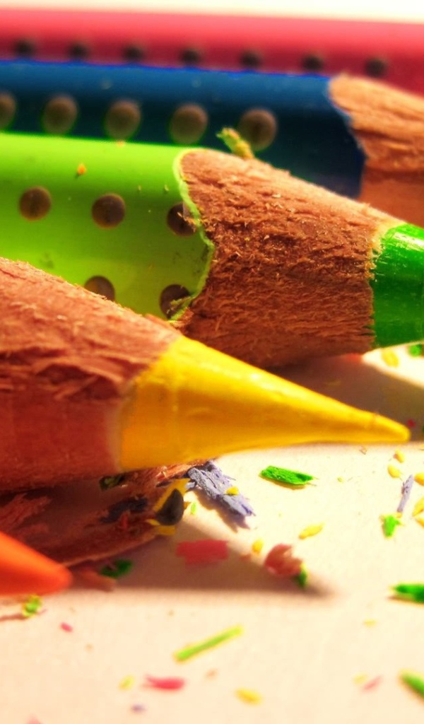  Заточеные цветные карандаши