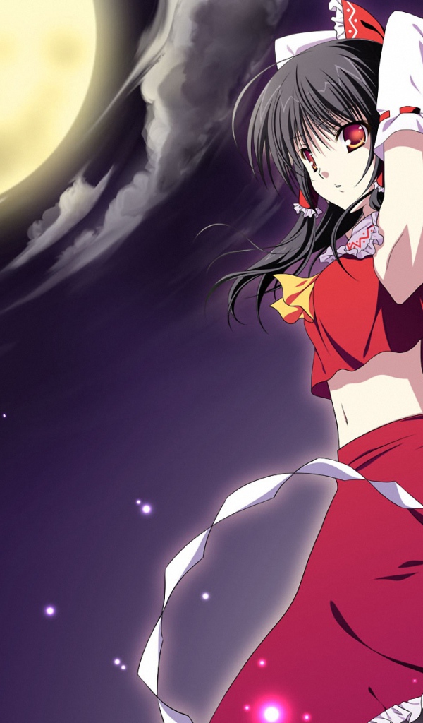 Девушка под большой луной