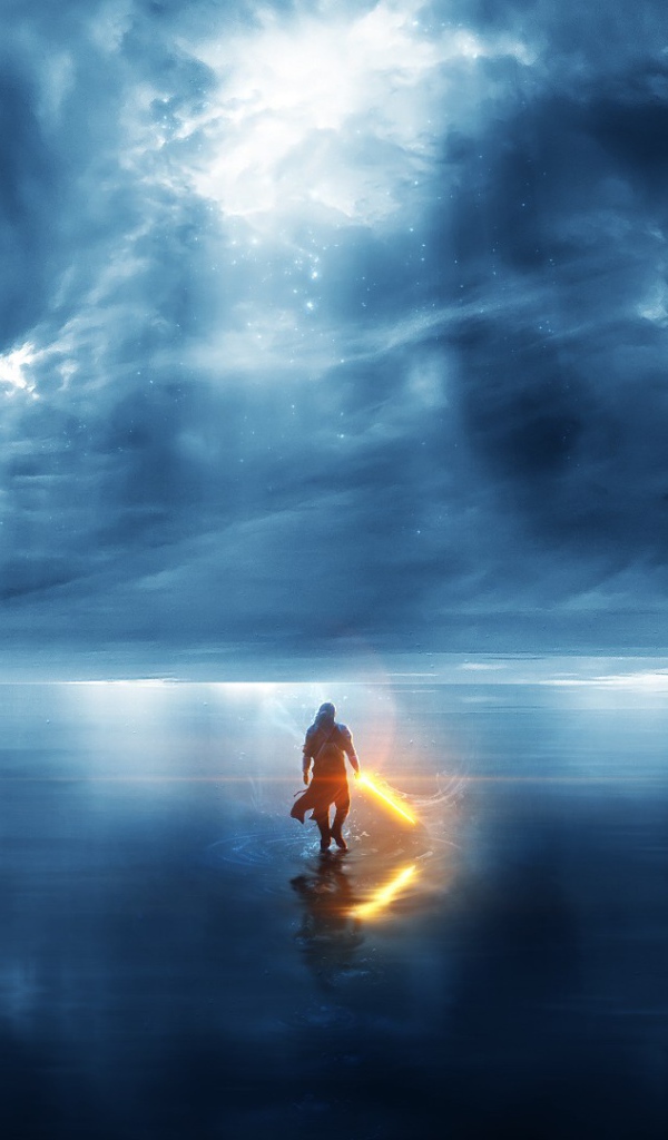 Человек идет по морю