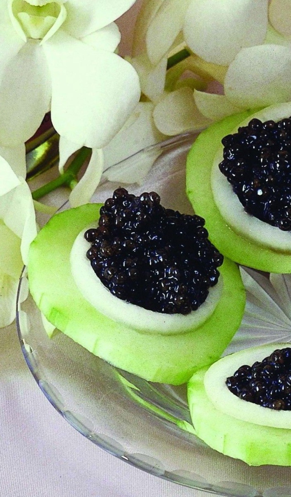 Бутерброды с черной икрой