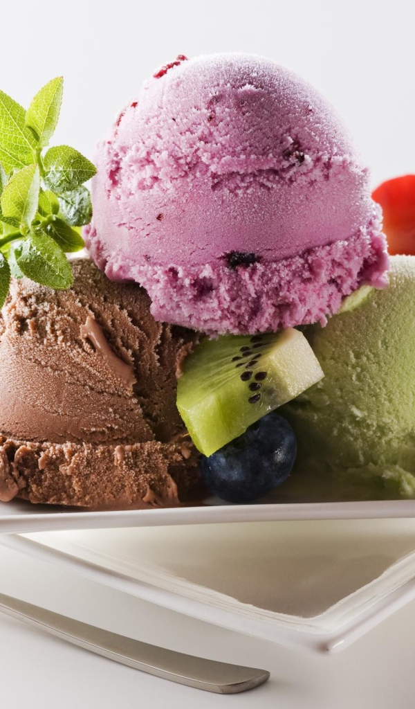 Мороженное и ягоды