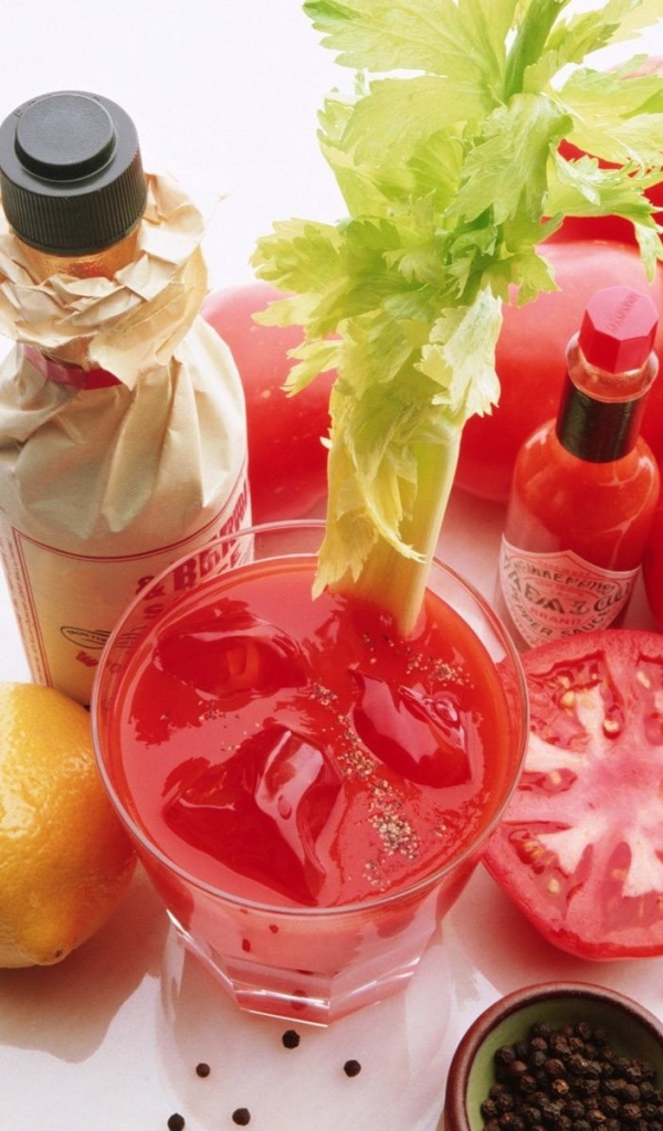 Коктейль с помидорами