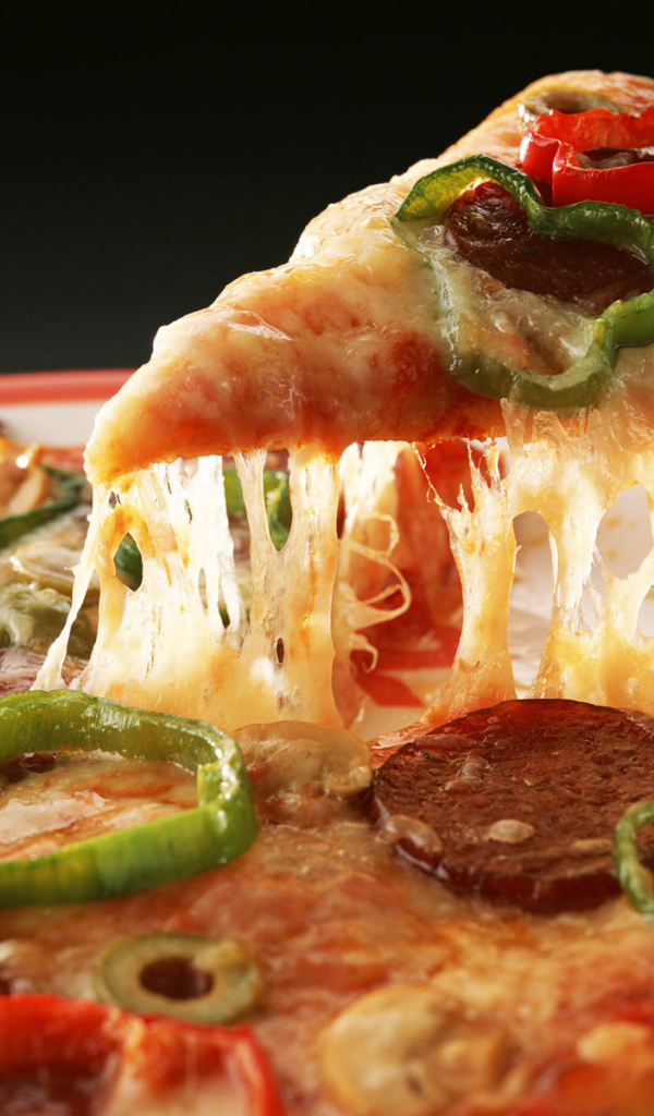 Пицца с колбасой и перцем и сыром