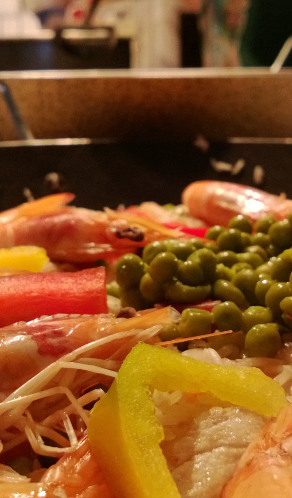 Креветки с зеленым горошком Паелья