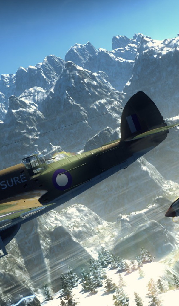 War Thunder самолеты летают над холмами