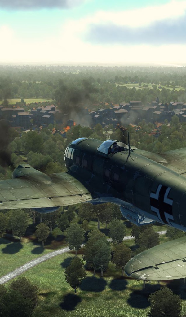 War Thunder военный самолет летит к городу