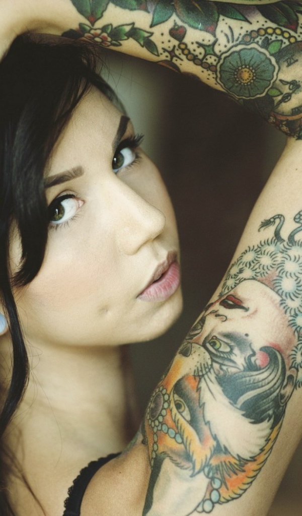 Рука с татуировкой