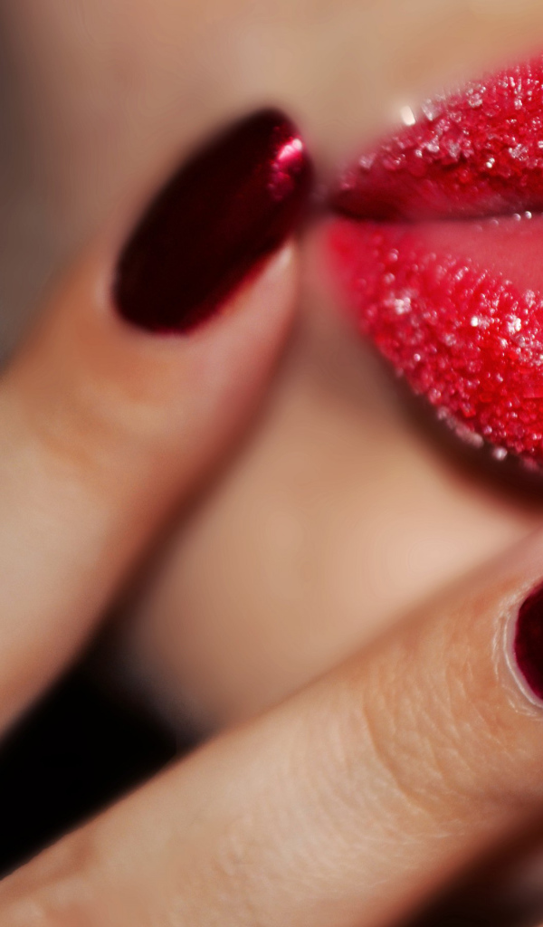 Красивые губы девушки в сахаре