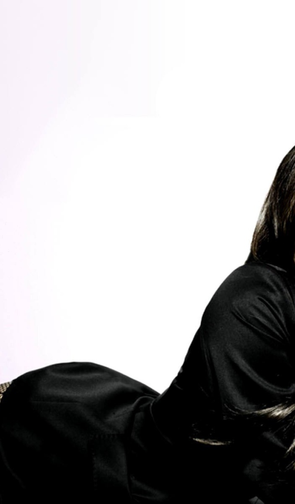 Актриса Ева Лонжор лежит