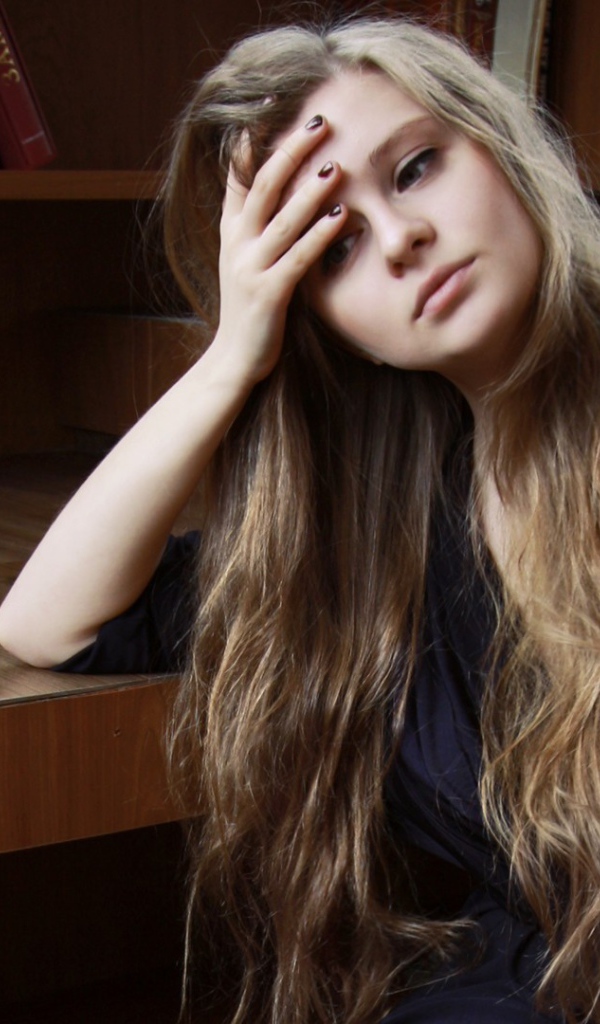 Блондинка устала