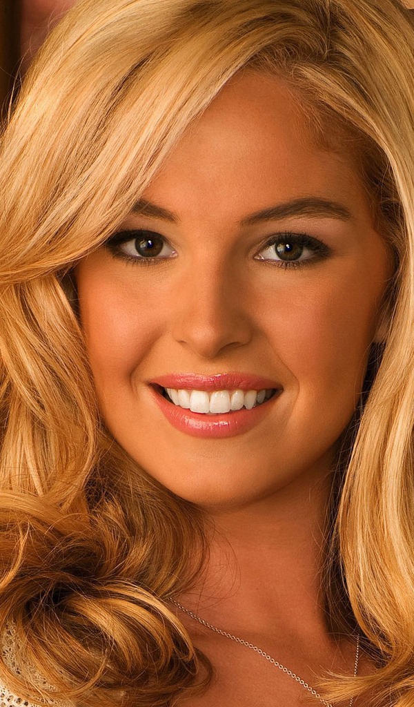 Девушка с загаром