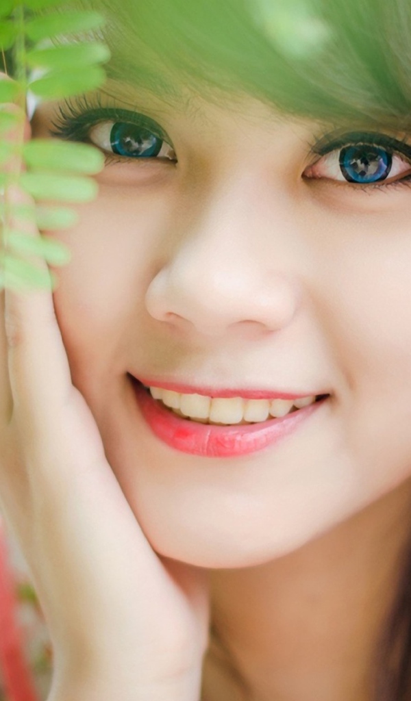 Радость в глазах девушки