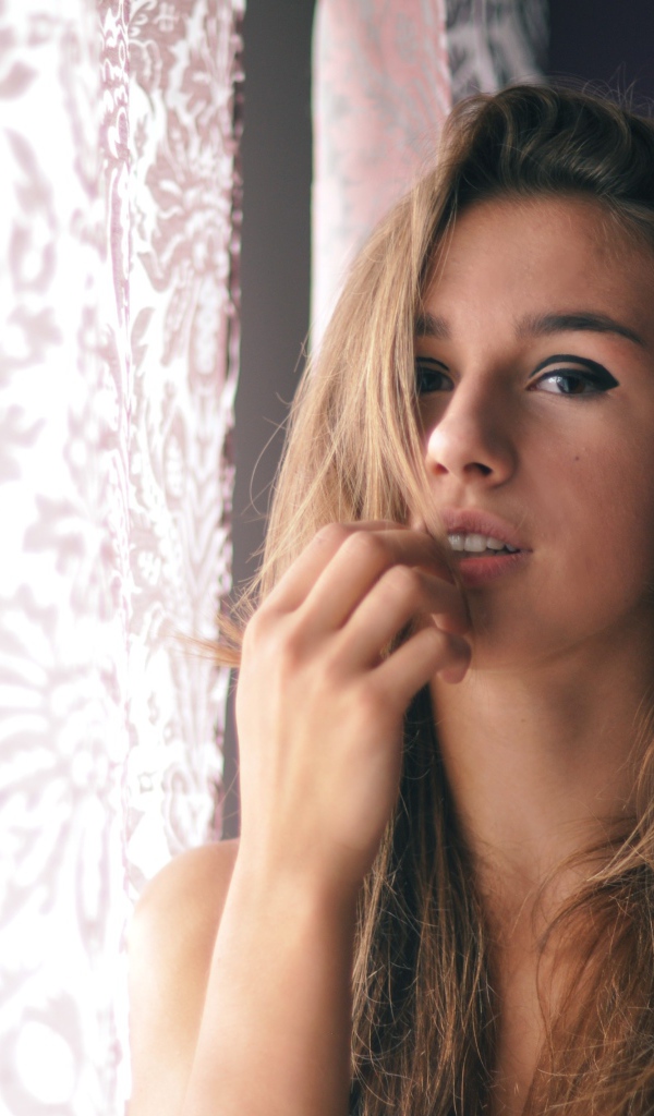 Юлия с распущенными волосами