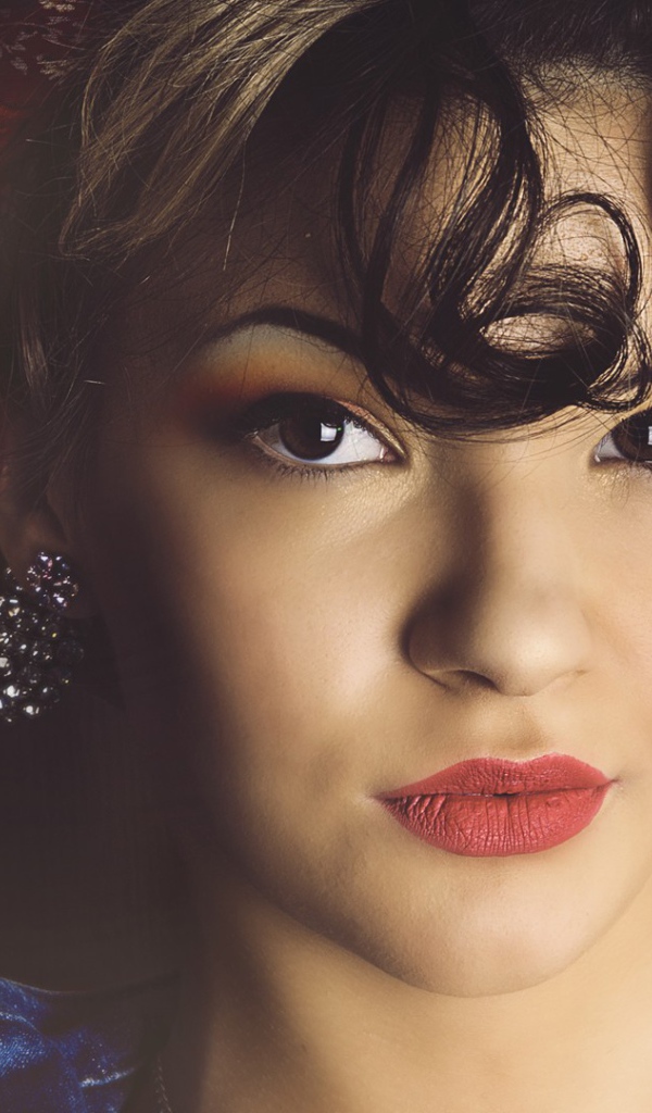 Девушка с черными глазами