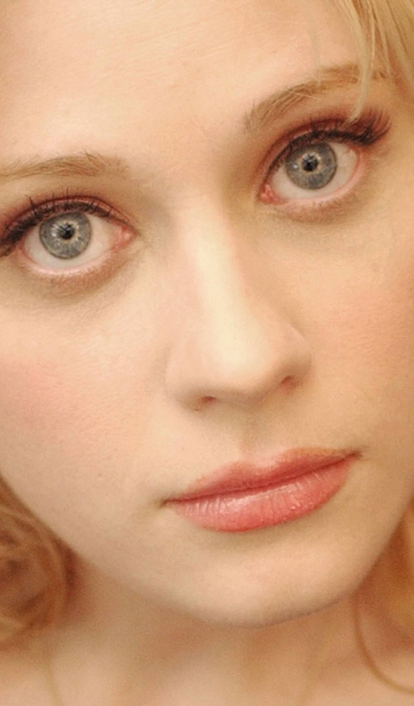 Зоя с серыми глазами