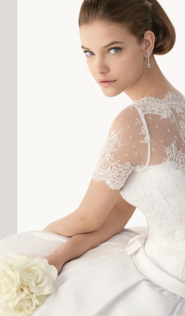 Невеста в свадебном платье