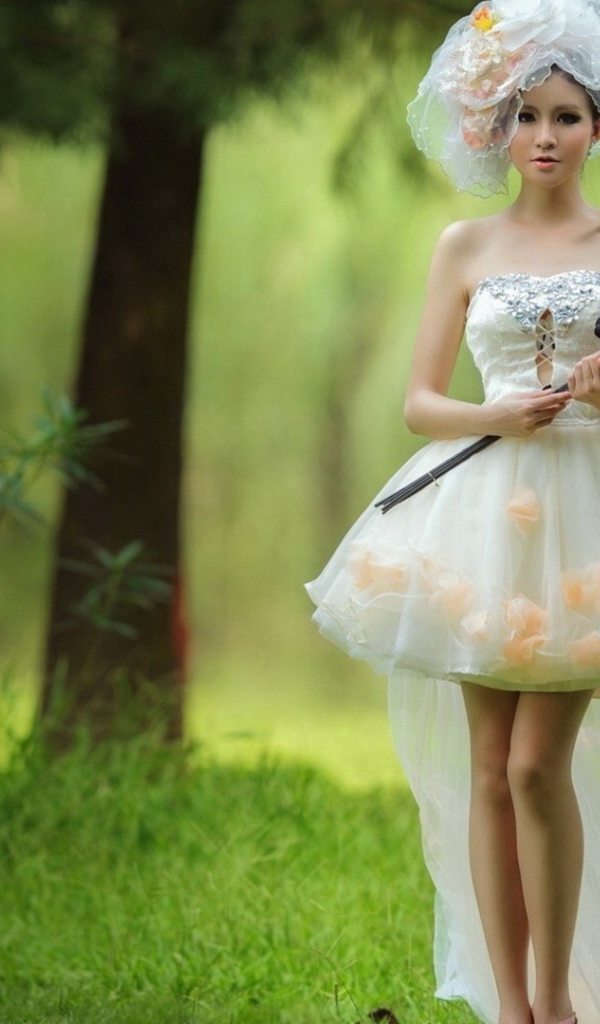 Невеста с красным букетом