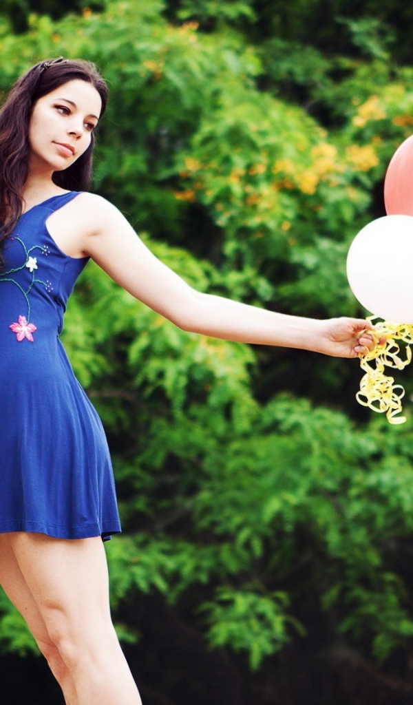 Девушка с шарами