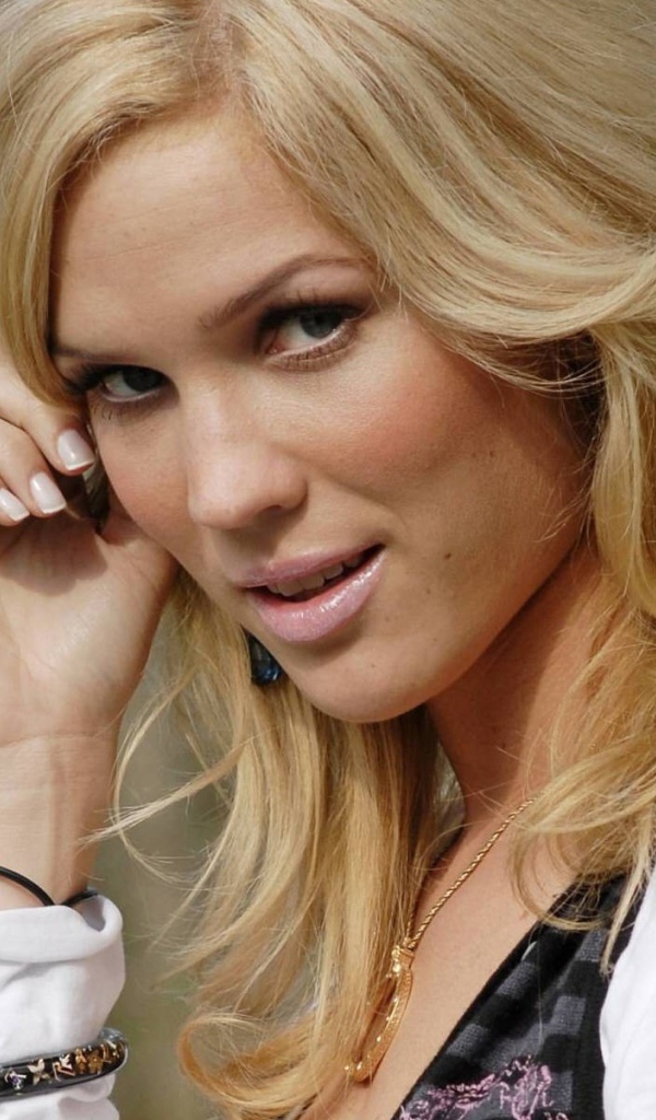 	 Блондинка Marie Serneholt