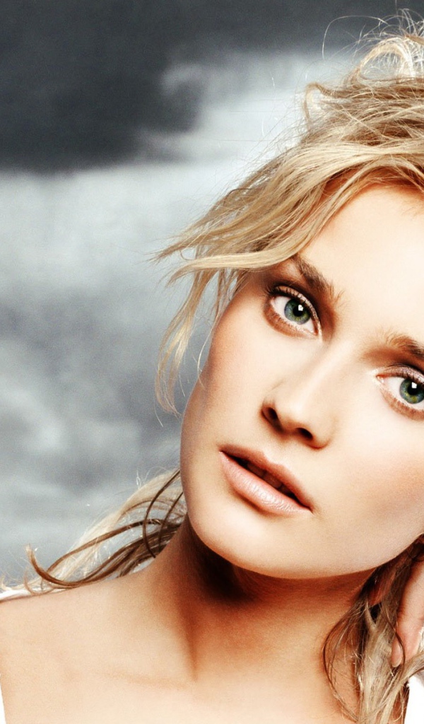 Блондинка Диане модель