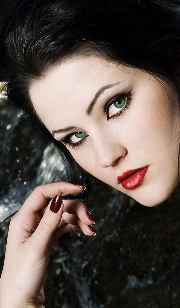 Брюнетка Пенелопа