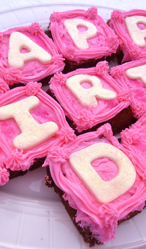 Вкусные пирожные на день рождения