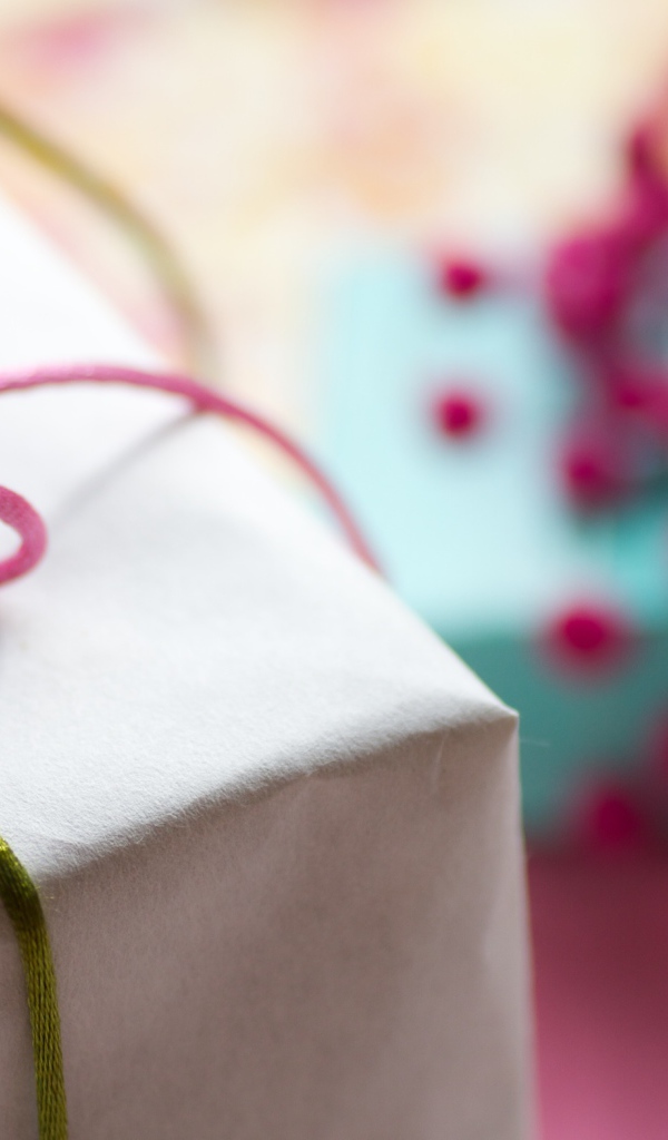 Край подарка на день рождения